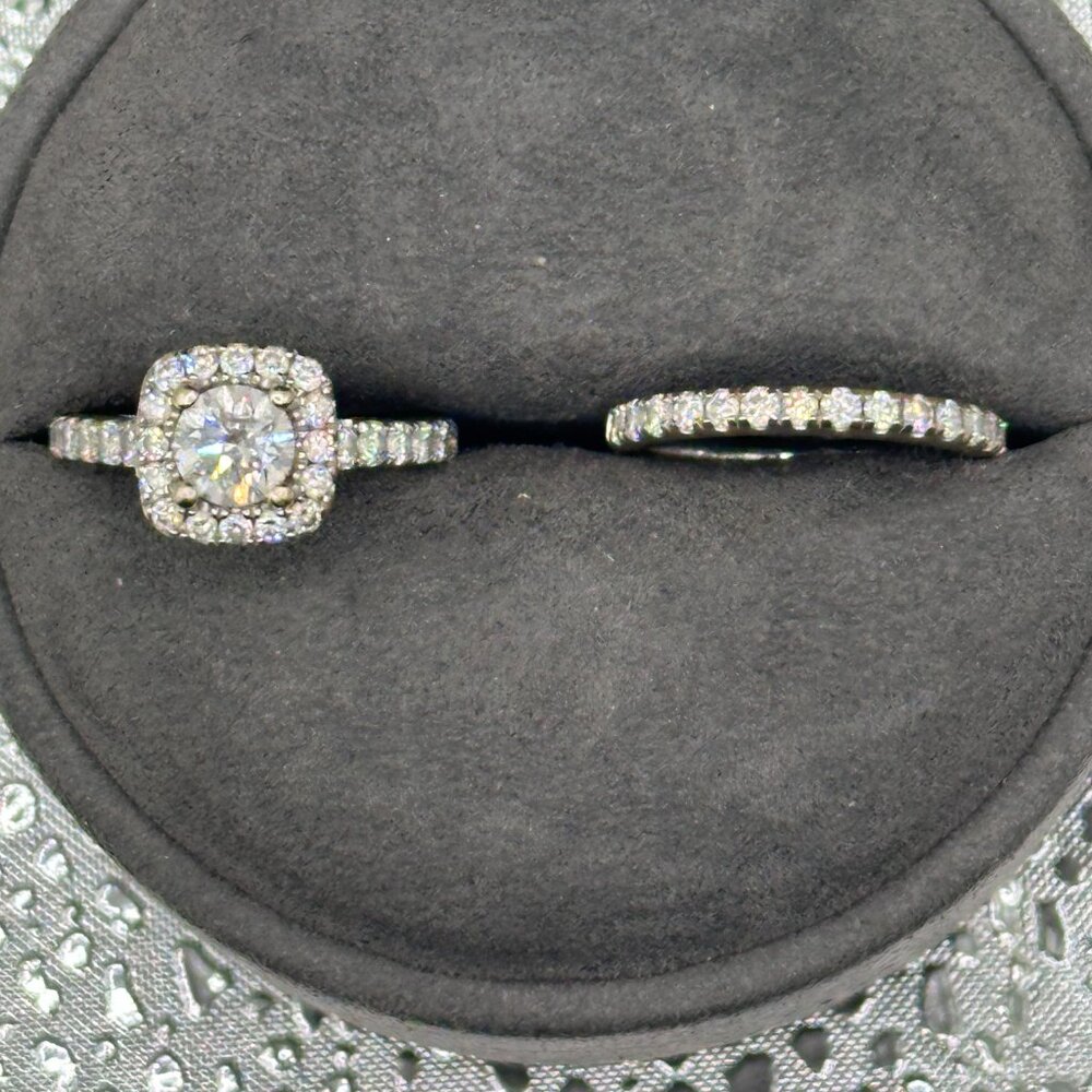 Vera Wang Love Collection 2CTW 14K WG 3/4 Princess Cut Size 4 Wedding Set - Picture 3 of 16